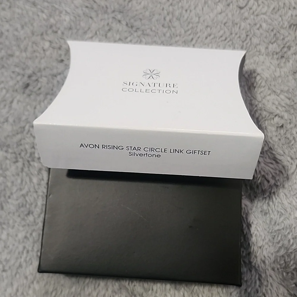 Avon Rising Star Circle Link Giftset - Picture 4 of 4